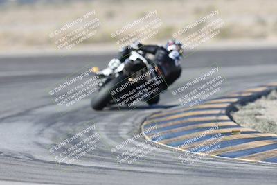 media/Dec-01-2025-Moto Forza (Mon) [[2daa91e15f]]/1-Advanced Group/Session 2 Turn 11 Backside/
